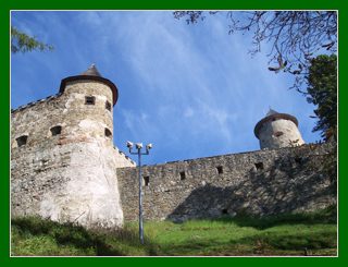 Looking up at the Stara L'ubovnia Castle