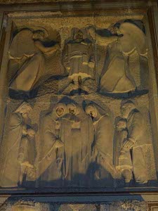 This memorial to those who died in the great war is of an art deco style, with a frieze of grieving persons