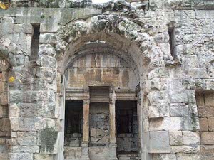The large stone blocks and Roman arches are shown in the Temple of Diana