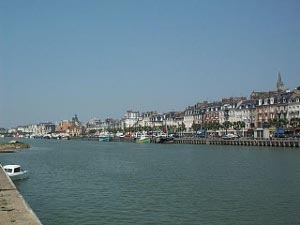 Le Havre has a long row of four-story buildings along the banks of the Seine, which is also lined with a long wharf and many boats
