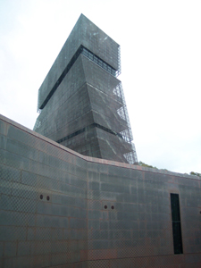 The ultramodern boxy exterior of San Francisco's new De Young Museum.