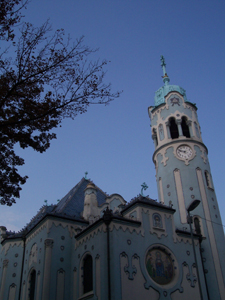 Replace with detailed title to appear when image doesn't load or for blind persons