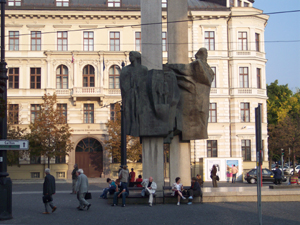 Replace with detailed title to appear when image doesn't load or for blind persons