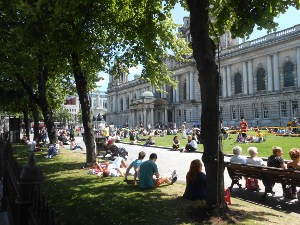 Workers lunching in the park