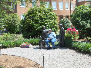 Statue of children reading
