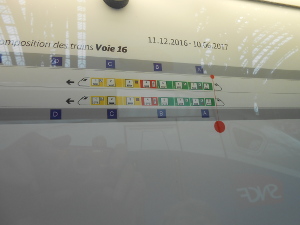 The diagram shows the cars of the train laid out along the sections of the platform, marked with distinguishing letters.